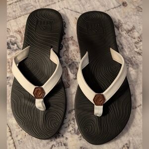 Reef Black and White Sandals